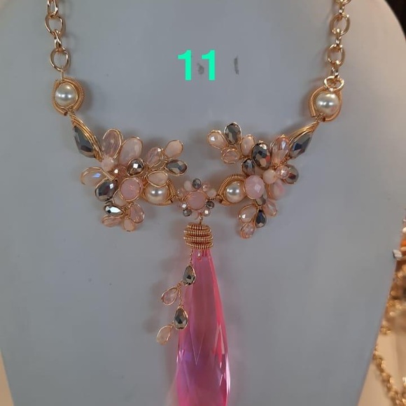 Collares - Picture 7 of 8